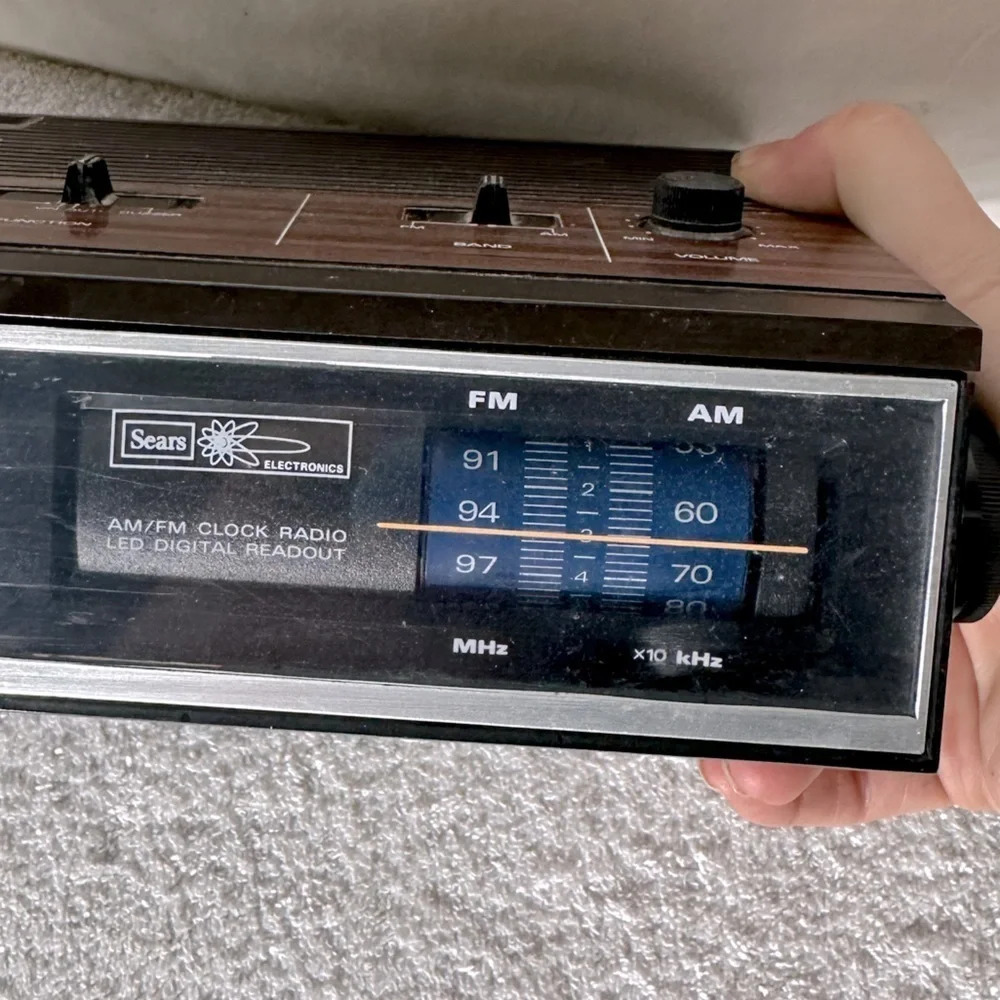 Vintage Sears Electronics AM/FM Clock Radio LED Digital Readout Alarm Clock - Picture 12 of 15